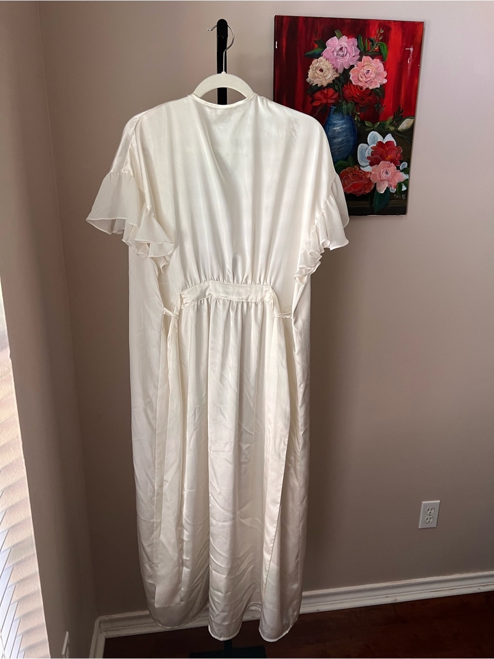 Flora Women's Cream Satin Robe with Ruffle Sleeves - Picture 7 of 9
